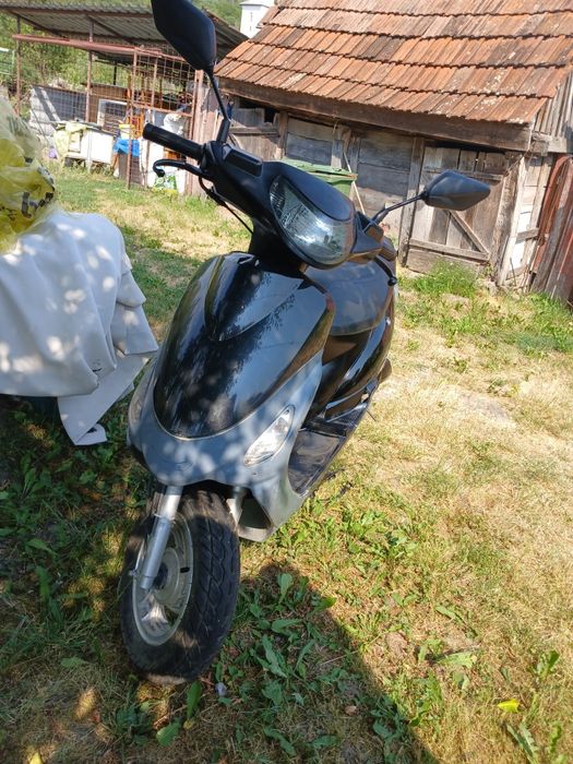 Vând scuter în 4 timpi motor de 80cc cu acte