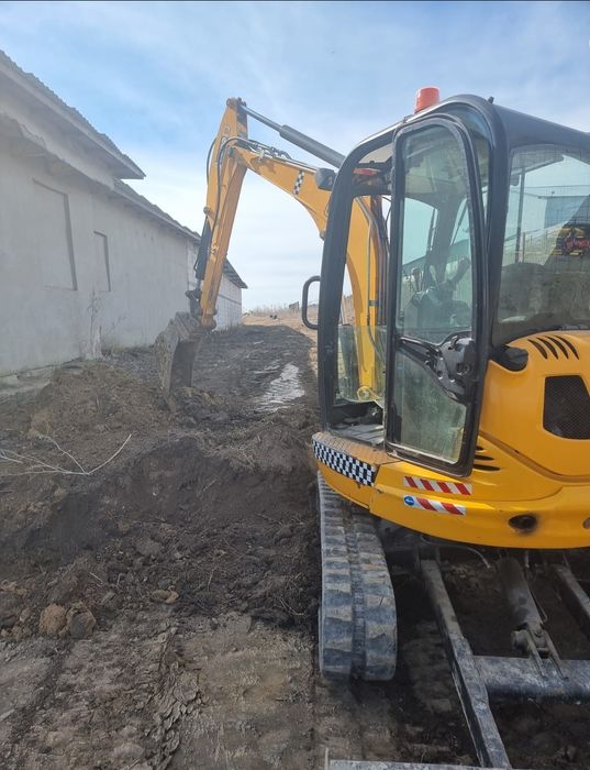 Servicii miniexcavator, sapaturi ,fundatii, santuri apa curent.
