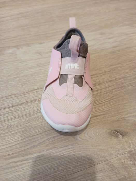 Детски светло розови, много удобни маратонки  Nike.