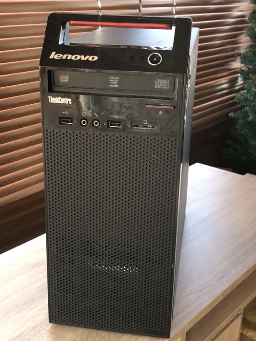Настолен компютър Lenovo ThinkCentre