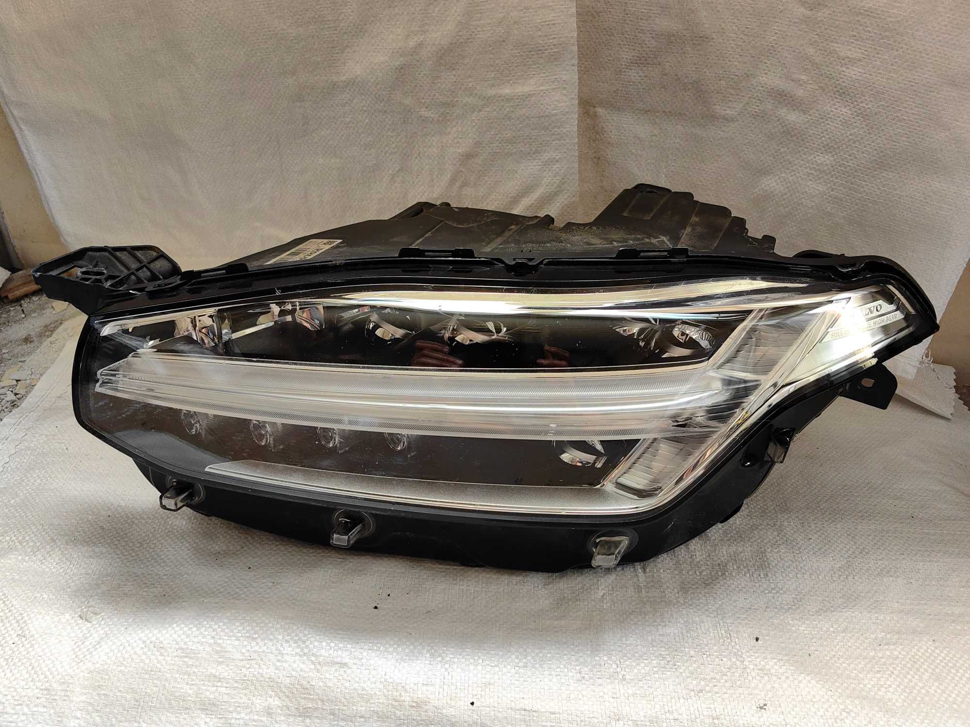Оригинален  фар  Волво ХЦ90 Volvo XC90 Full Led