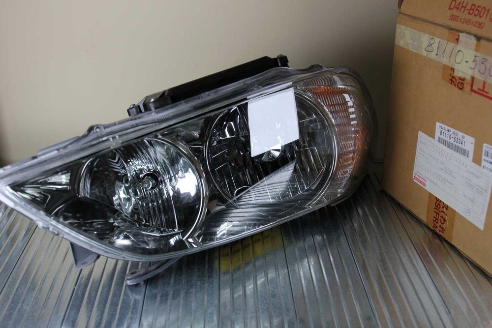 Оригинален десен фар Lexus IS300 2000г.–2005г.