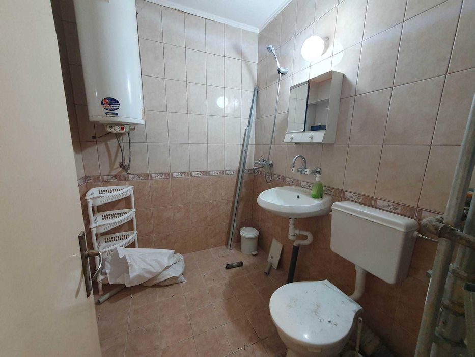 Дава се под наем Тристаен апартамент в Бургас, Център - 70 кв.м за 200 € - Снимка #3