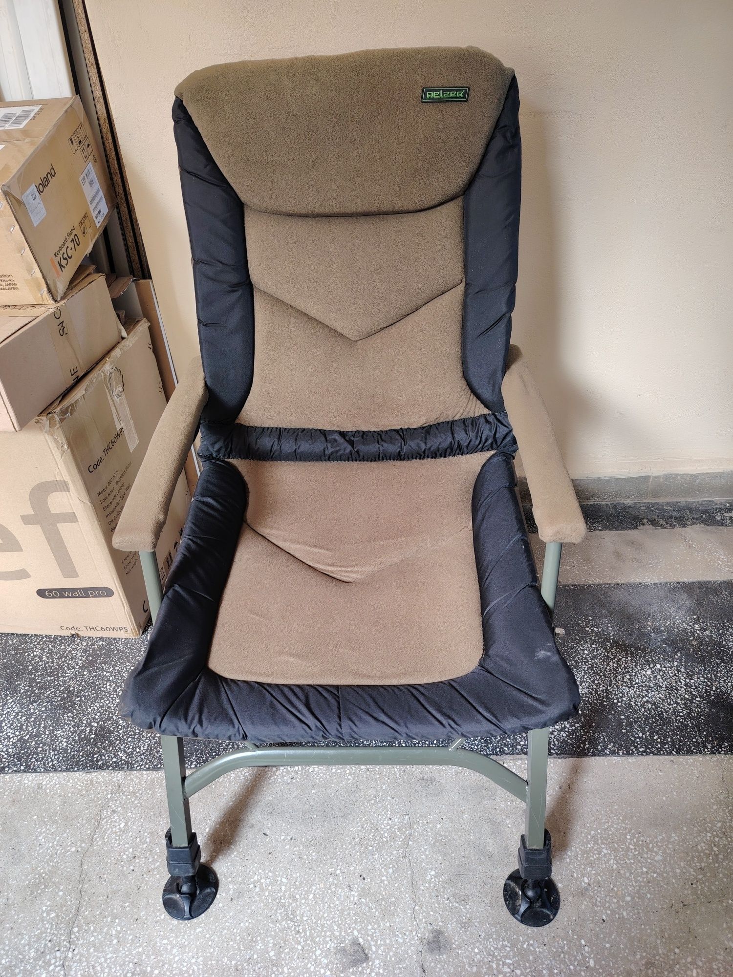 Vând accesorii pescuit, camping