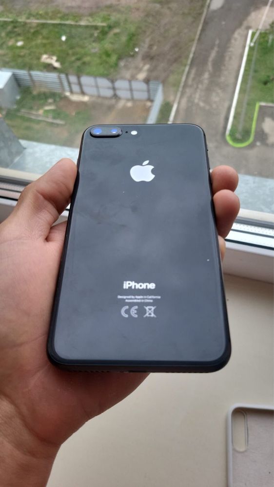 Продам айфон 8 plus