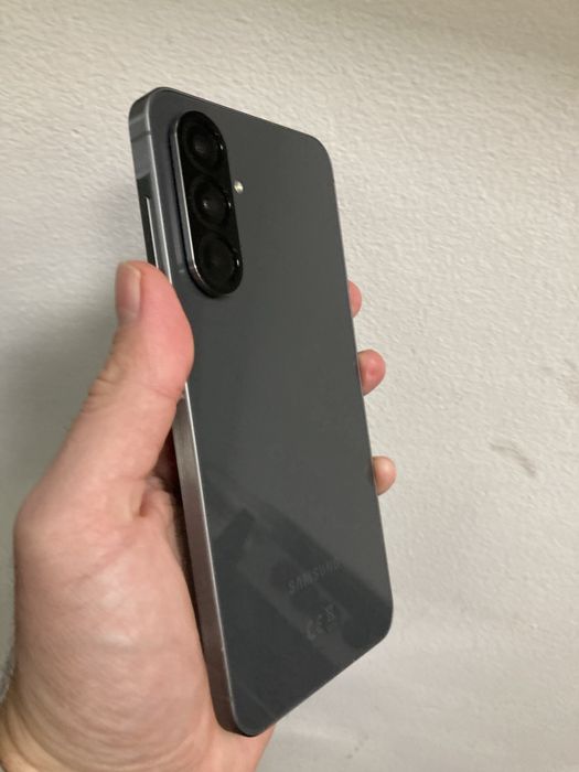 Vand Samsung A56 cu garantie