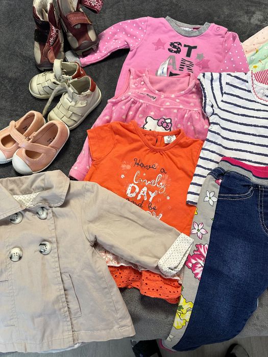 Haine pentru fetițe de 3-6 luni.