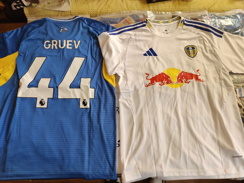 Футболни тениски Leeds United 2025/2026 Gruev