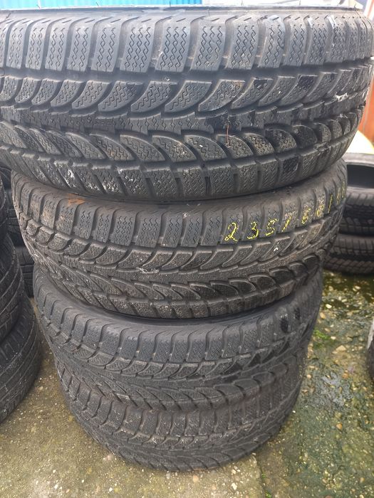 Nokian 235/60/18 4  броя