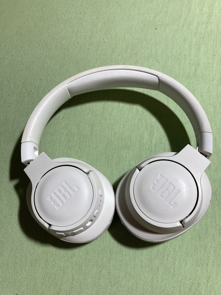 JBL TUNE 760NC слушалки