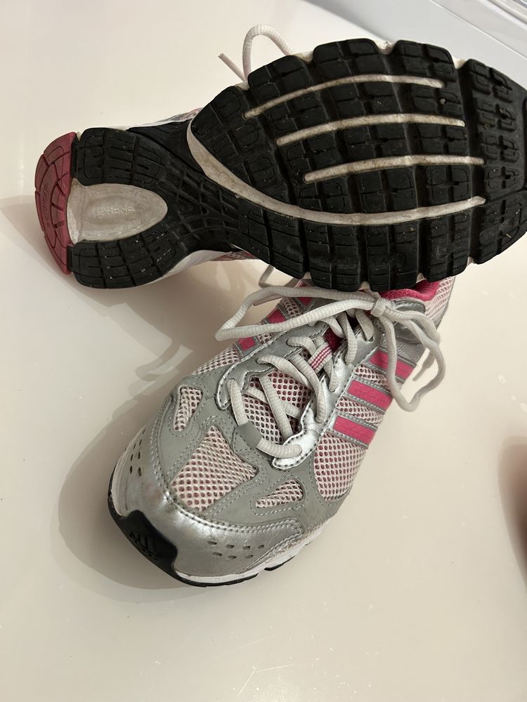 Дамски спортни обувки ADIDAS / маратонки