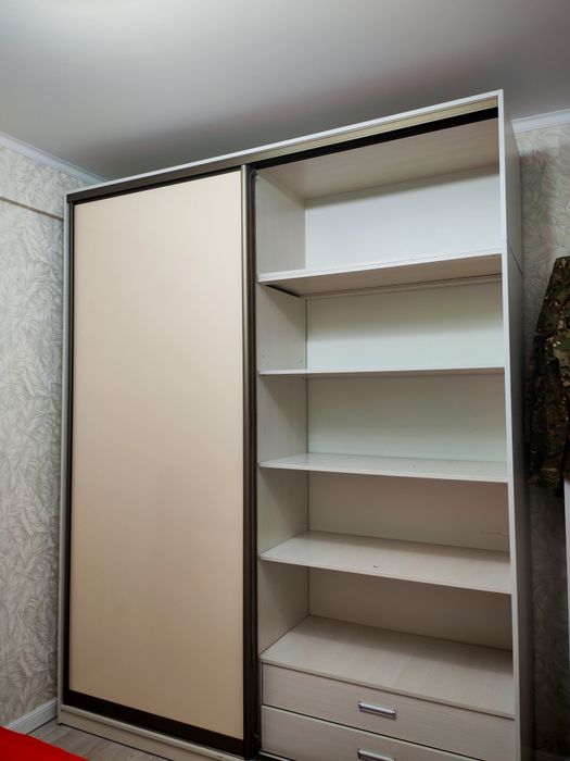 Продаётся шкаф 2 метровый