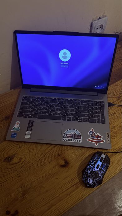 Lenova IdeaPad Slim 3 15IRH8 - Type 83EM