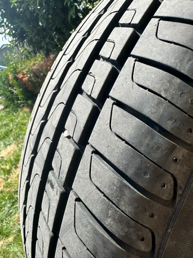 Vând  JANTE ALUMINIU + CAUCIUCURI runflat pirelli 225/60 R17