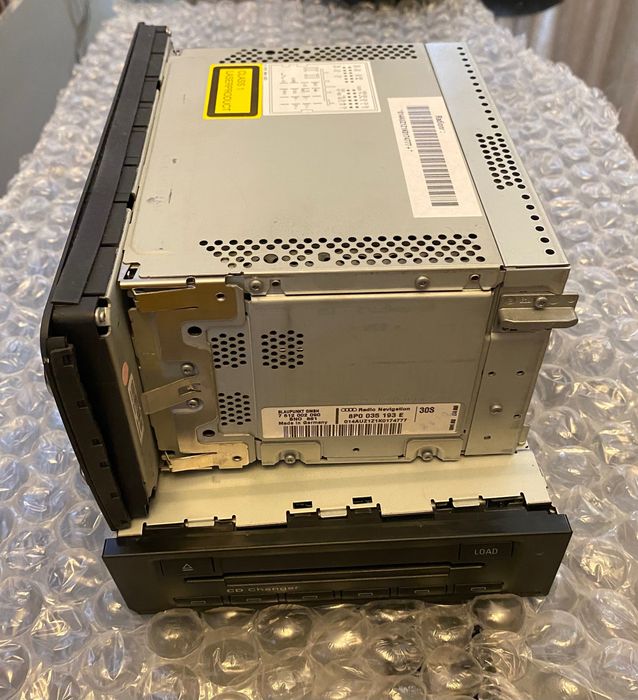 Navigatie MMI Plus Audi A3 8P ORIGINALA - Monocolor / Monocrom.