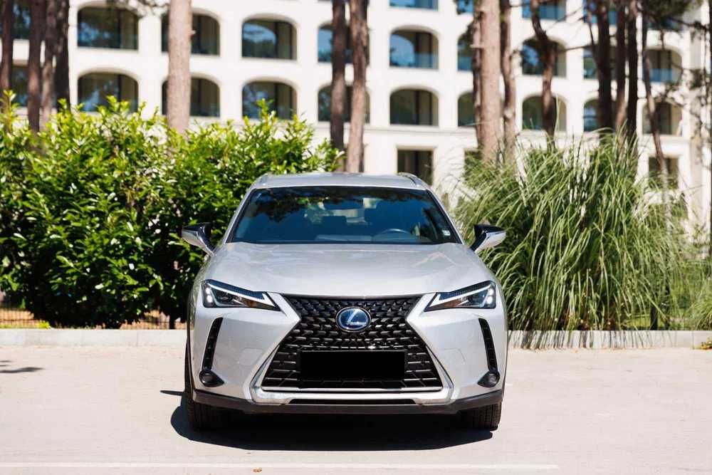 Lexus UH hybrid | Rent A Car
