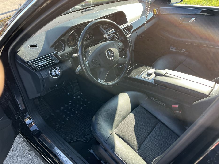 Vând  Mercedes E class
