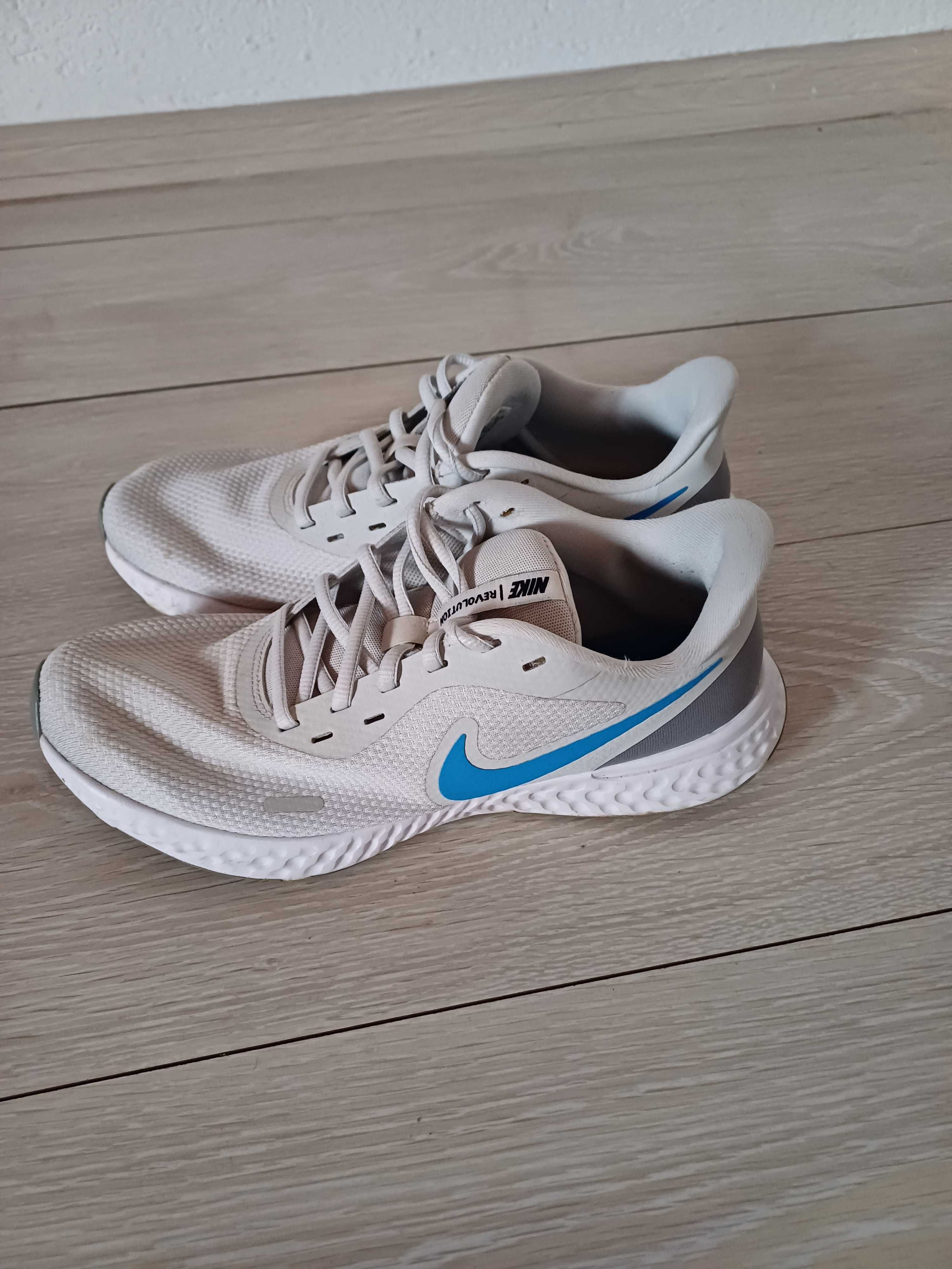 Nike Обувки REVOLUTION 5