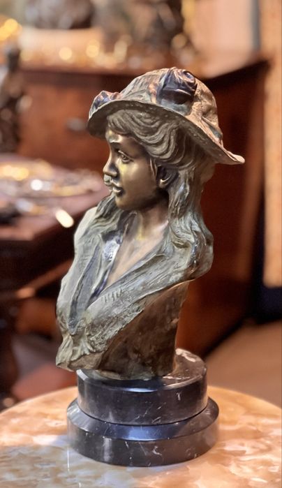 Statuetă veche din Bronz *** vintage / antic / vechi / retro ***