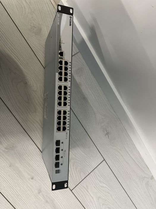 коммутатор с 24 портами D link