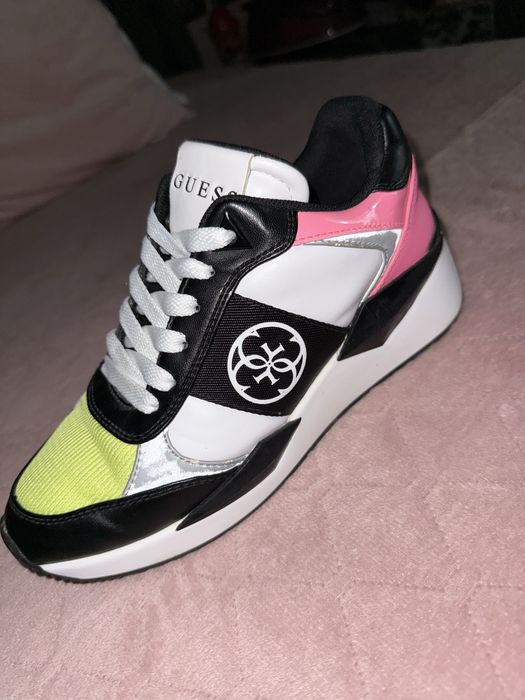 Дамски обуки тип чорап и на марката Guess