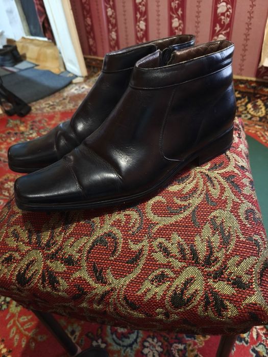 Продаётся зимное Батинка цена 15000 теңге.