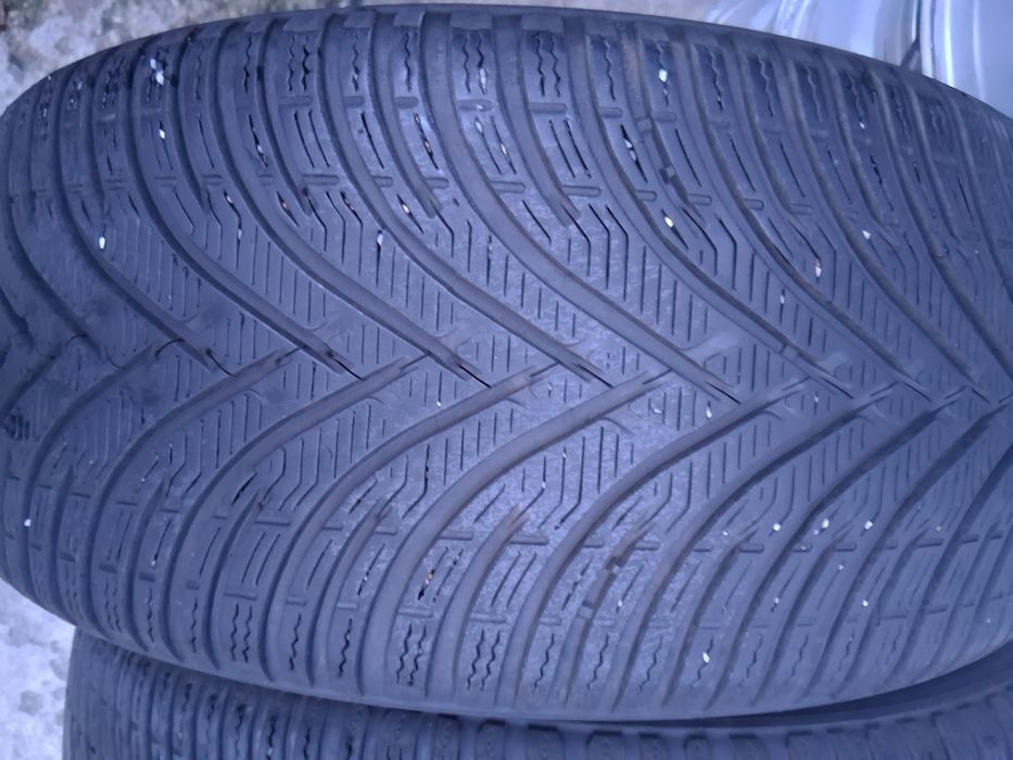 235 45 17 KLEBER 4броя зимни