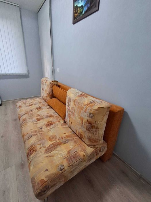 Продавам диван, произведен от Рудиан