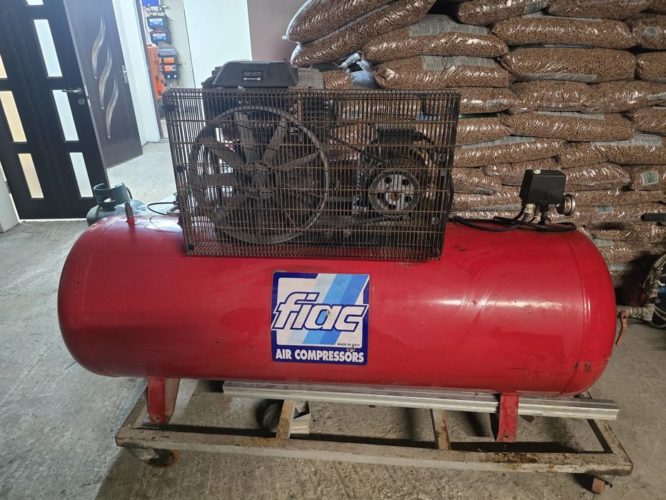 Compresore aer 100,150,270,300,500 litrii in perfectă stare de funcțio
