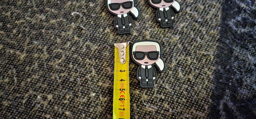 KARL LAGERFELD emblema de lipit