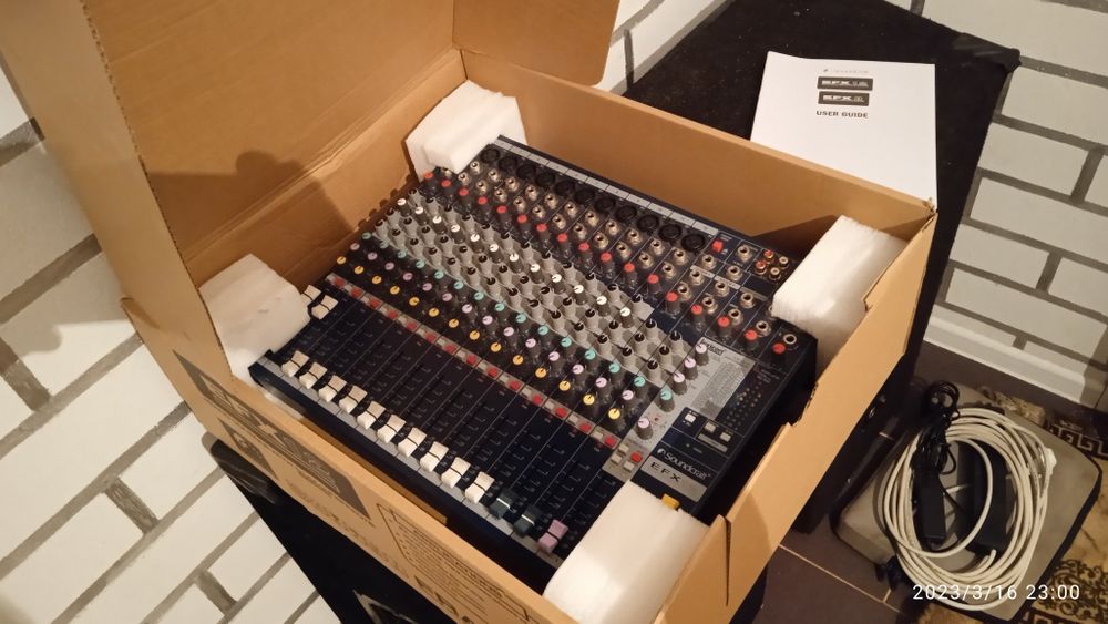 Продам Микшер Soundcraft