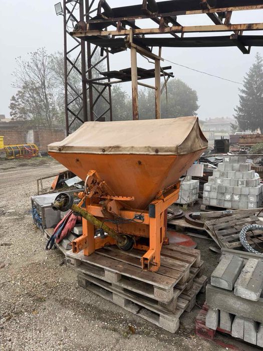 Песъкар за трактор