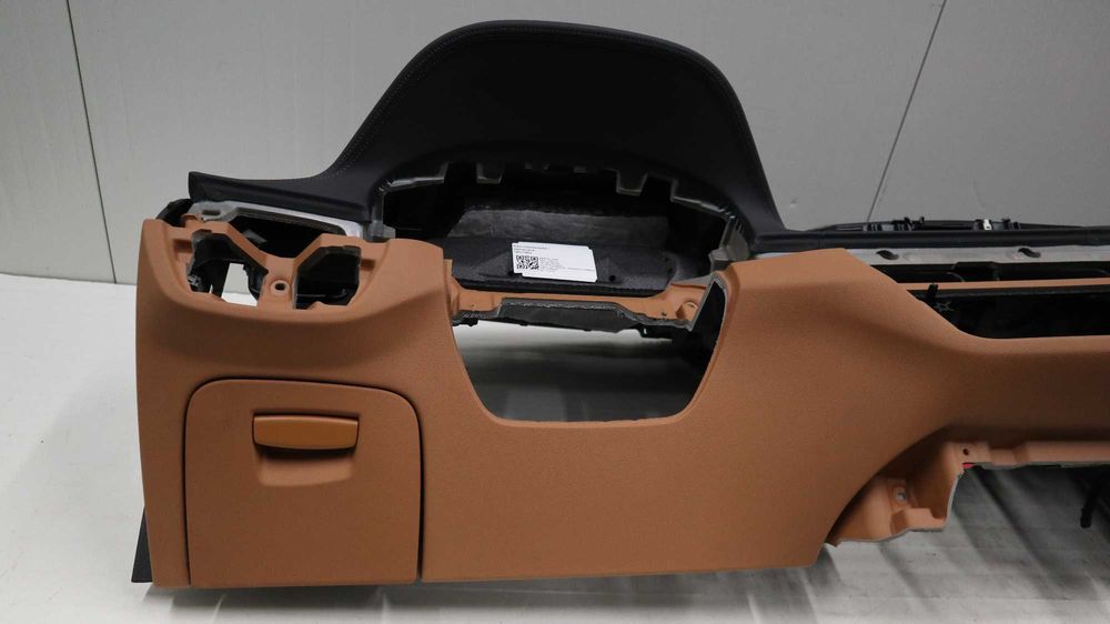 Арматурно табло БМВ Г30 Г31 BMW G30 G31 Черно/коняк