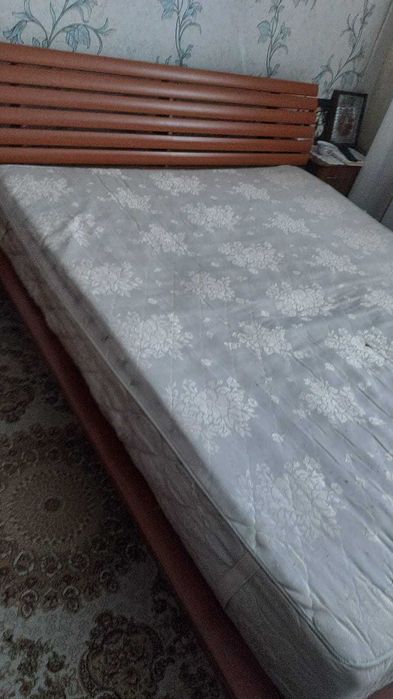 Продам двуспальную кровать
