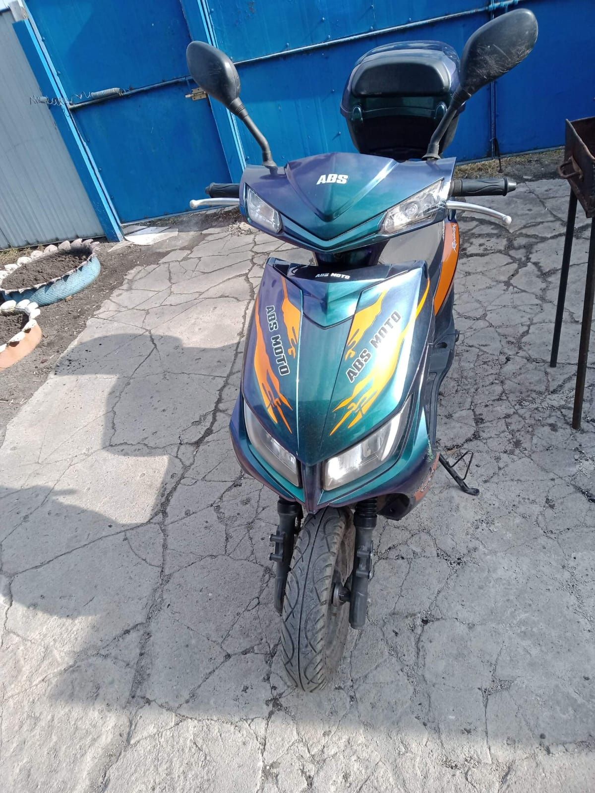 Продам скутер M8