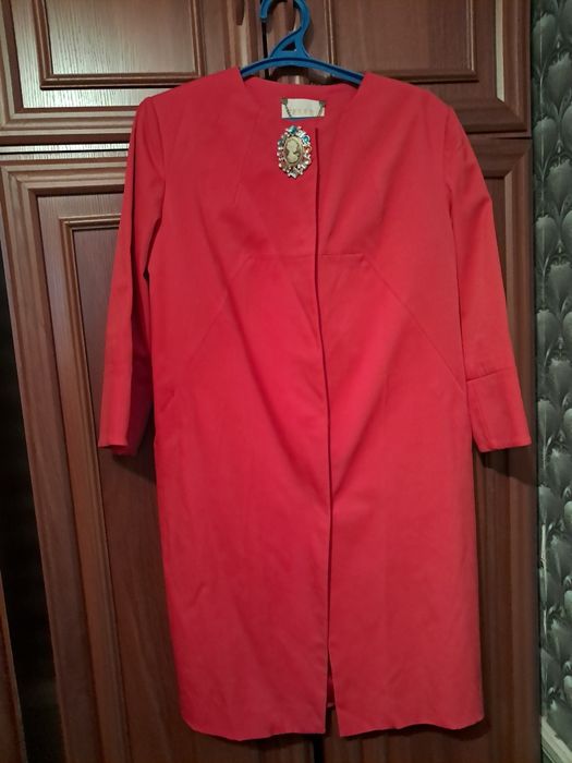 Продам плащь  красный