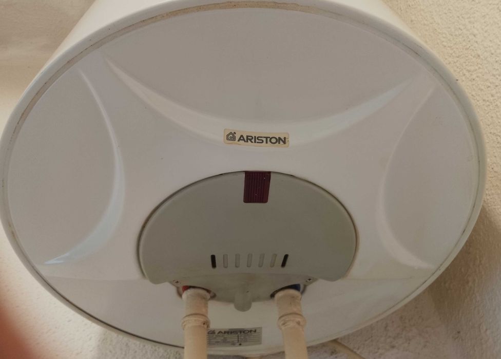 Бойлер,,Аристон,,80литра,вертикален.