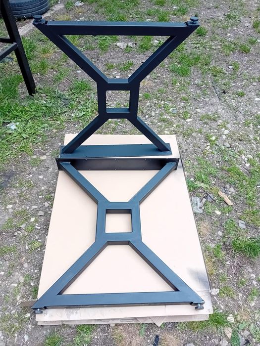 Метални крака за маса и пейки