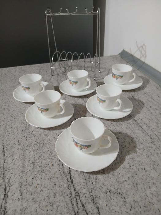 Set Luminarc nou fara eticheta format din 6 cesti si 6 farfurii+suport