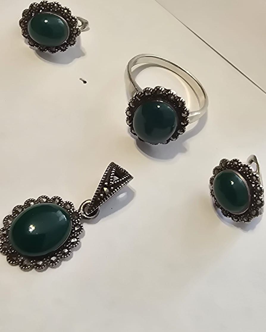 Vând bijuterii din ARGINT 925 cu marcaj,cercei, inel, colier și seturi
