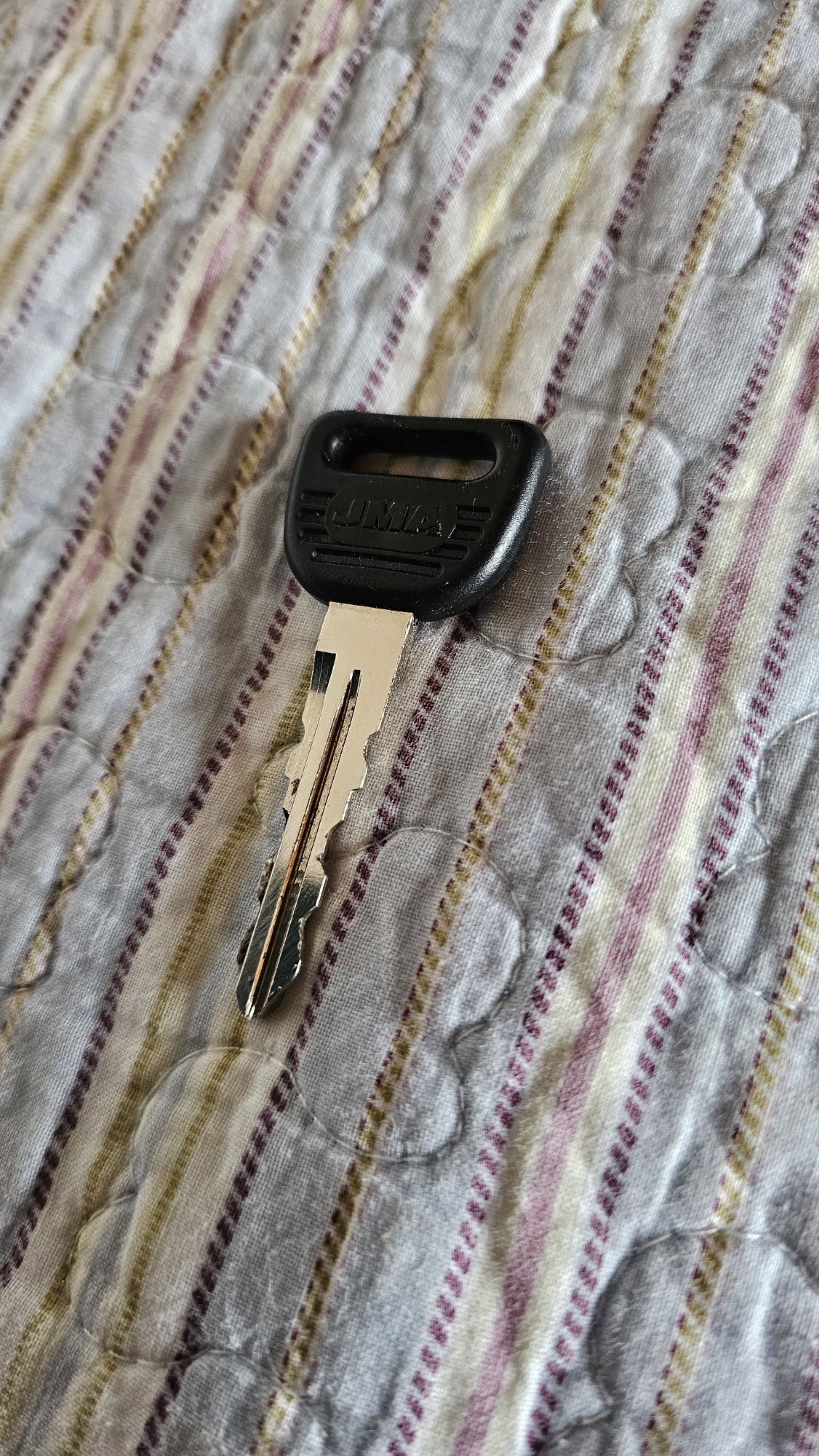 Продавам оригинален ключ за Honda Civic