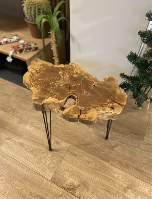 Уникална холна масичка от маслина и метал