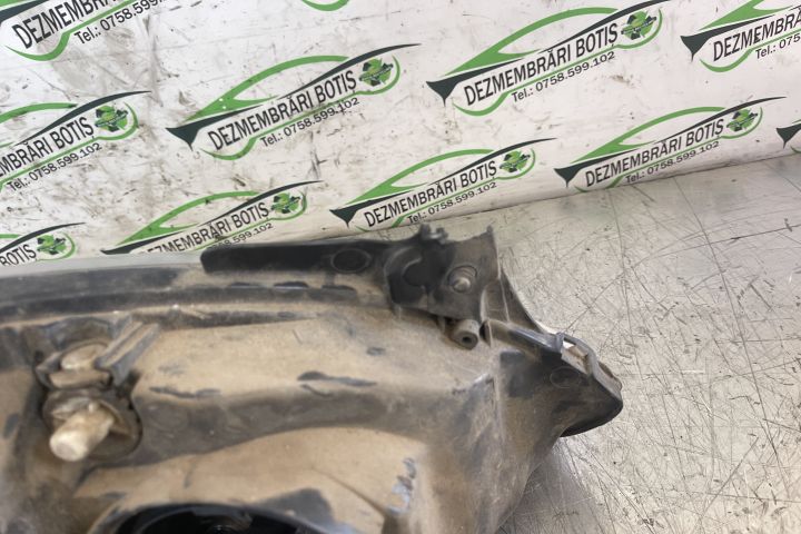 Far stanga CU DEFECT Opel Corsa C