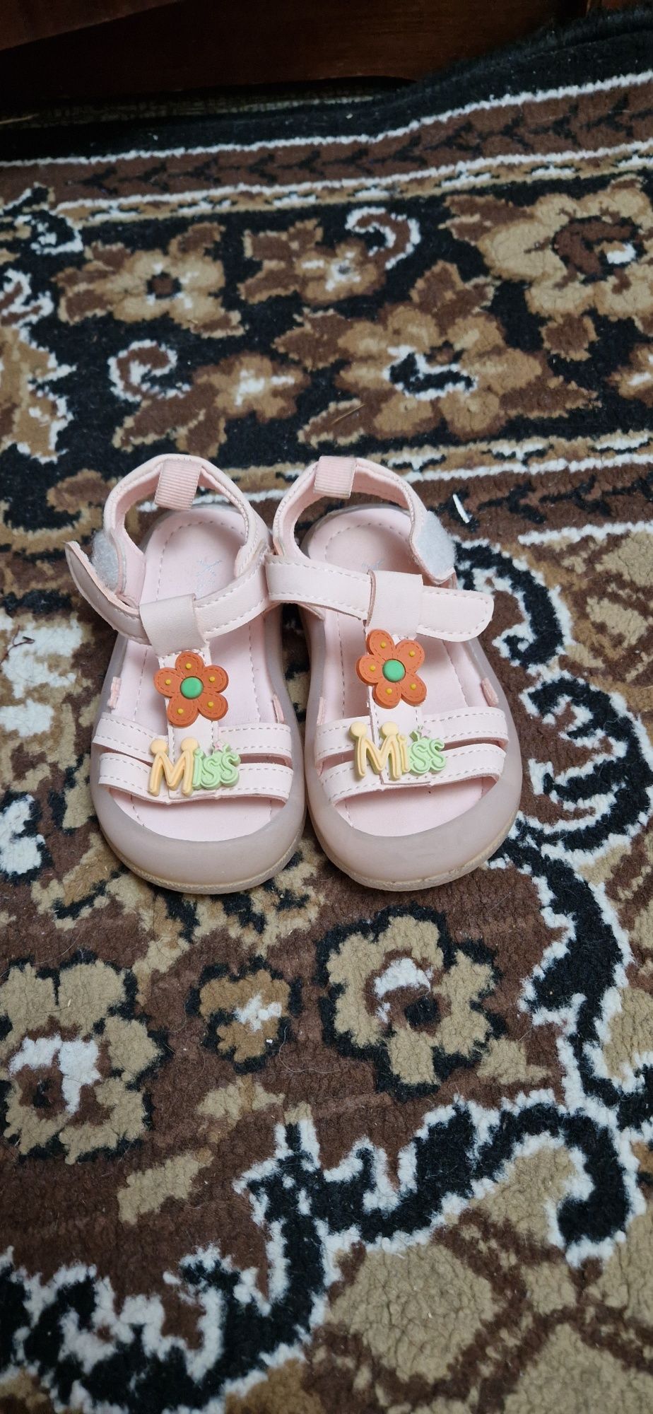 Продаётся детская обувь
