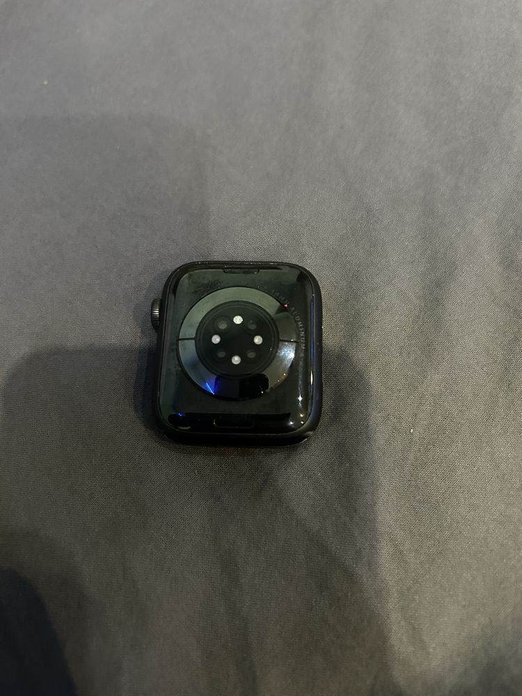Продавам Apple Watch Series 6 – 50mm