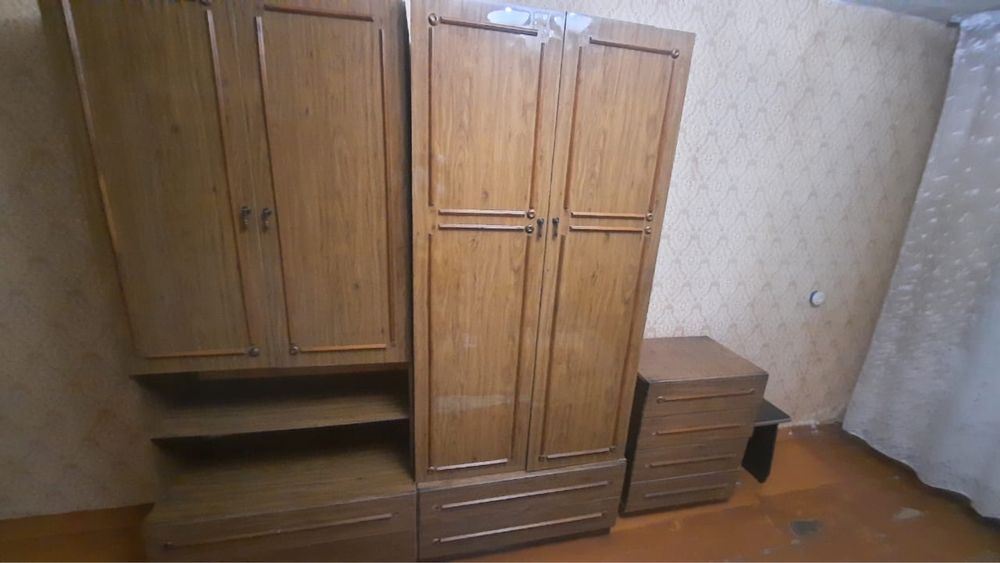 Отдам даром стенку