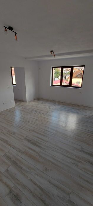Spațiu comercial nou, 50 mp, parcare proprie inclusă