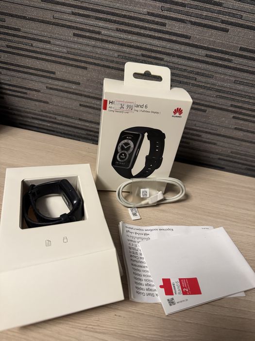 Продам смарт часы Huawei Band 6