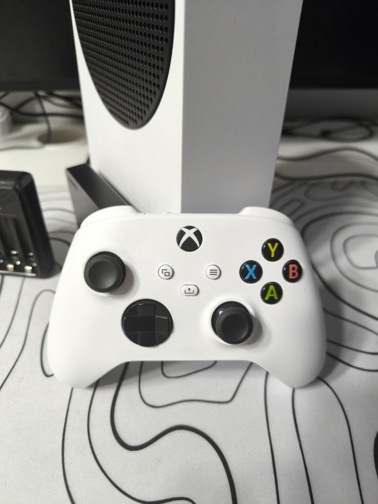 Xbox series s. 4ТБ памяти +аккаунт 80 игр