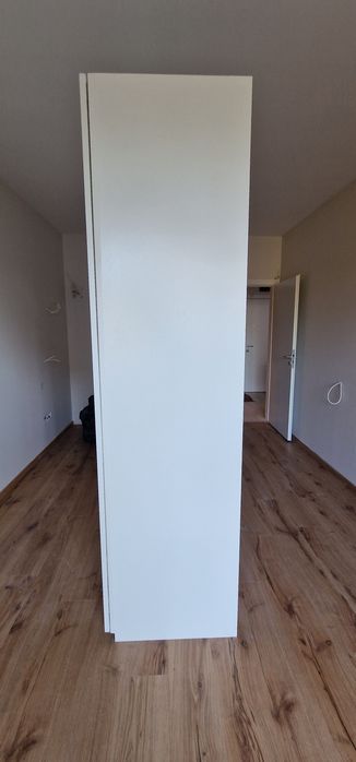 Спалня с матрак и гардероб